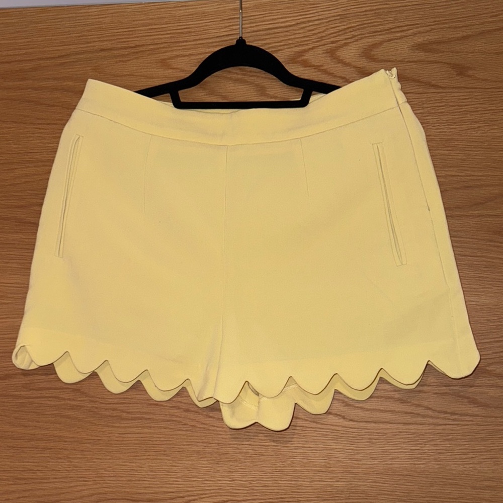 Yellow Scalloped Hem Women's Shorts